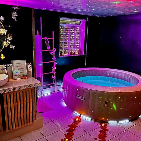 Suite Romantique Jacuzzi Gagny Buitenkant foto